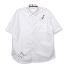 Load image into Gallery viewer, [Haibane Renmei + messa store] The Charcoal feather  embroidered loose fitting shirt -WHITE-

