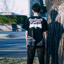 Load image into Gallery viewer, [NieA_7 + messa store] Look out at the Mothership T-shirt -BLACK-
